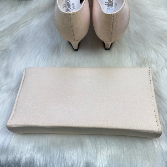 Dyeables by Highlights Light Beige Heels 7.5 w/ Matching Colorifics Purse - Picture 5 of 13